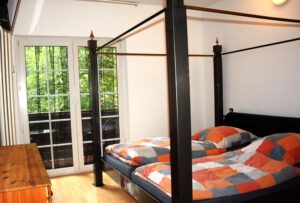 Doppelzimmer mit Bad und Balkon